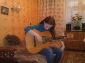 Изгиб гитары желтой Булат Окуджава