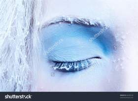 у зимы глаза цвета синего Найти выход